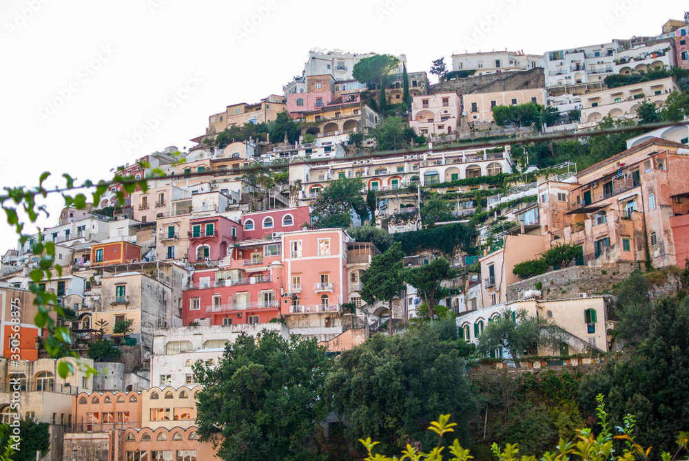 viviendas de Positano, costa amalfitana, Italia