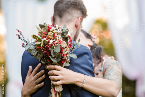 The kiss and the bouquet