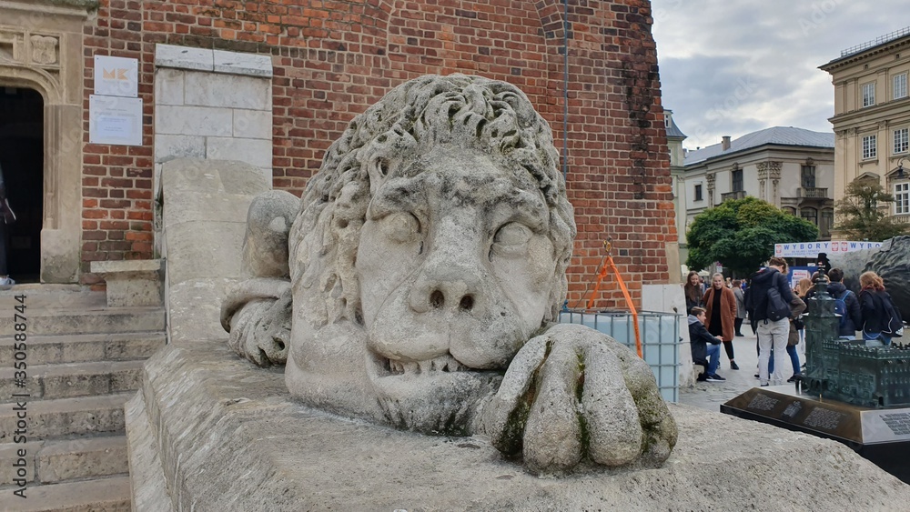statue of the lion