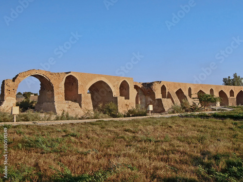 Ruins of Band-e Kaisar or Bridge of Valerian, ancient arch bridge, Shushtar, Iran. Built in 3 century by Roman prisoners of war. Length of dam about 500 m. Now included in UNESCO World Heritage List