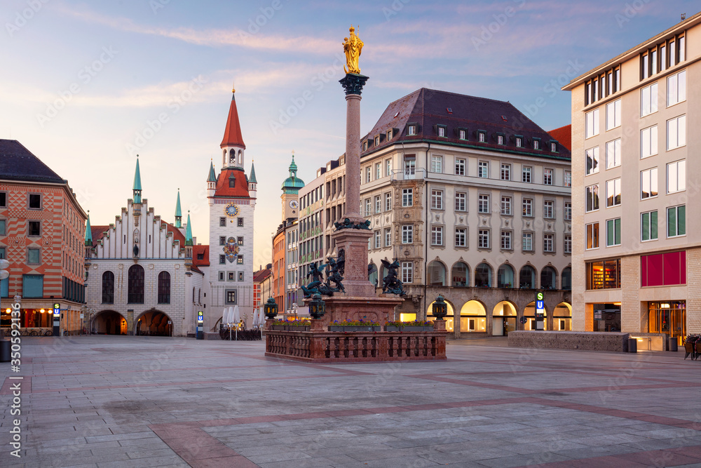 Munich. Cityscape image of Marien Square in Munich, Germany during sunrise. - obrazy, fototapety, plakaty 