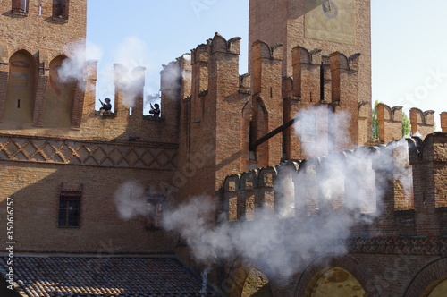 rievocazione storica assedio al castello photo