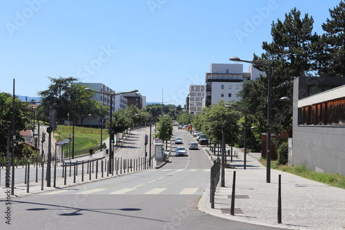 Fototapeta Naklejka Na Ścianę i Meble -  La rue Rosa Parks bordée d'immeubles modernes d'habitation dans le quartier de la Duchère à Lyon - Ville de Lyon - 9 ème arrondissement - Département du Rhône - France
