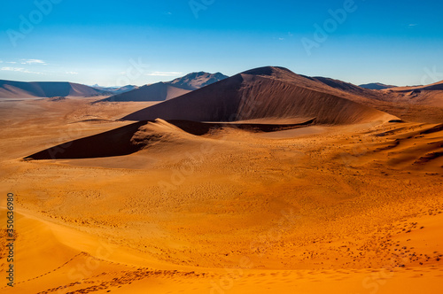 Die riesigen Sanddünden der Wüste Namib