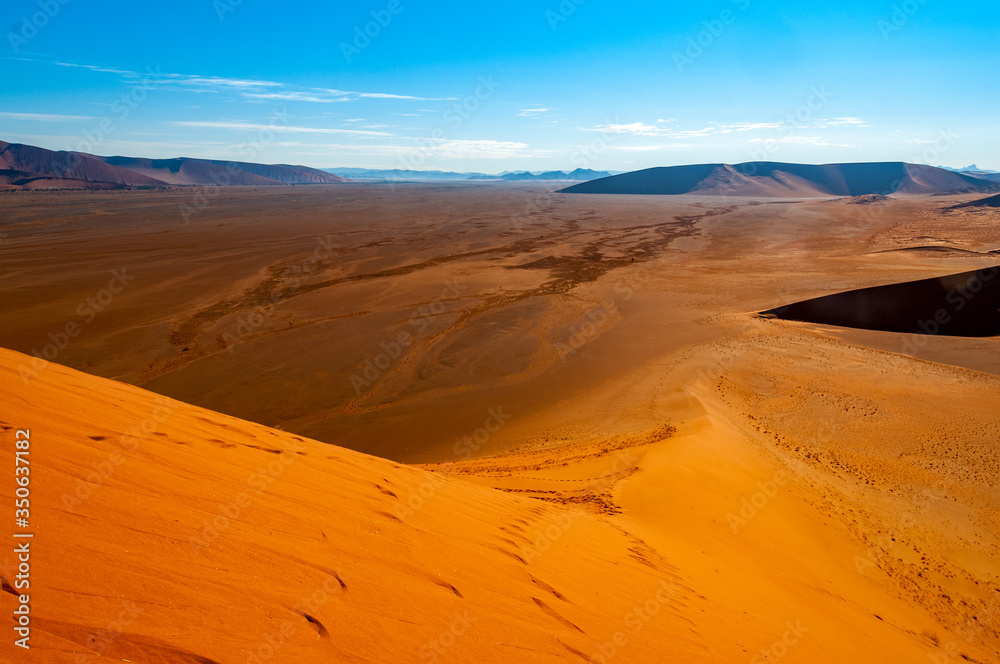 Naklejka premium Die riesigen Sanddünden der Wüste Namib