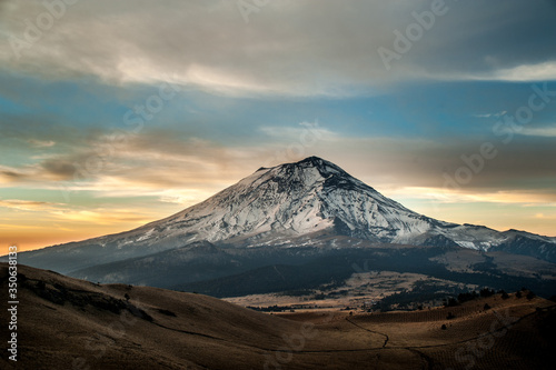 Volcán Popocatépetl photo
