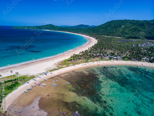 Extraordinary tropicl beach on the Philippine island © Lukasz