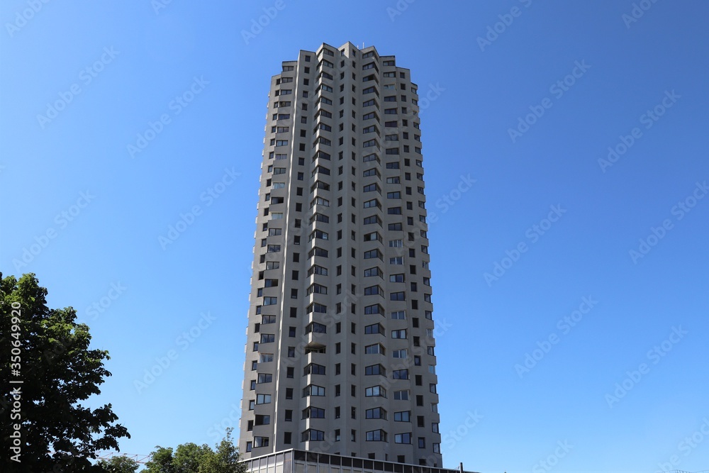 La tour panoramique de La Duchère construite au 20 ème siècle  dans le quartier de la Duchère à Lyon - Ville de Lyon - 9 ème arrondissement - Département du Rhône - France