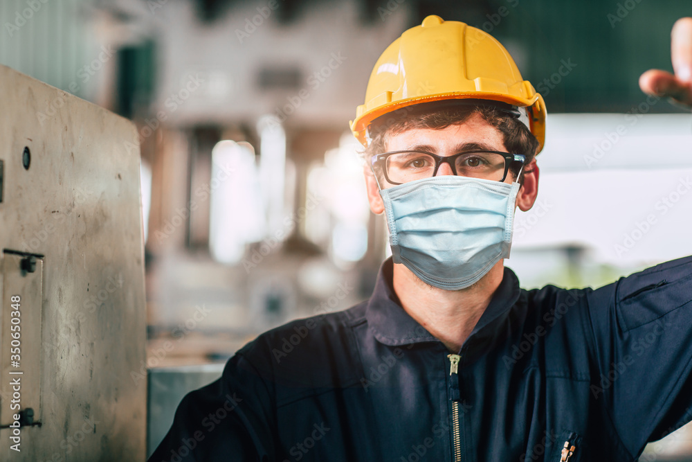 Φωτογραφία Worker wearing disposable face mask or HEPA face shield for protection from Coronavirus(Covid-19) spreading and toxic smoke dust air pollution in factory for labor health care