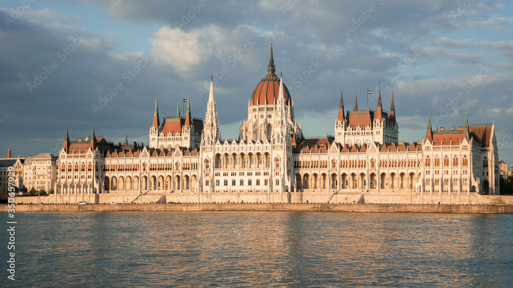 Fototapeta premium hungarian parliament building in budapest