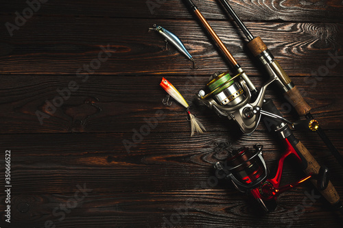 Foto Fishing tackle spinning fishing rod with lures spoon wobbler popper hooks on dar