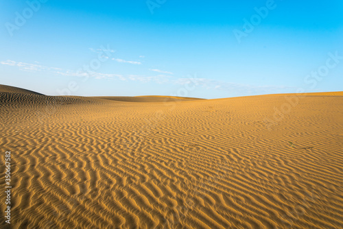 Texture in the dunes