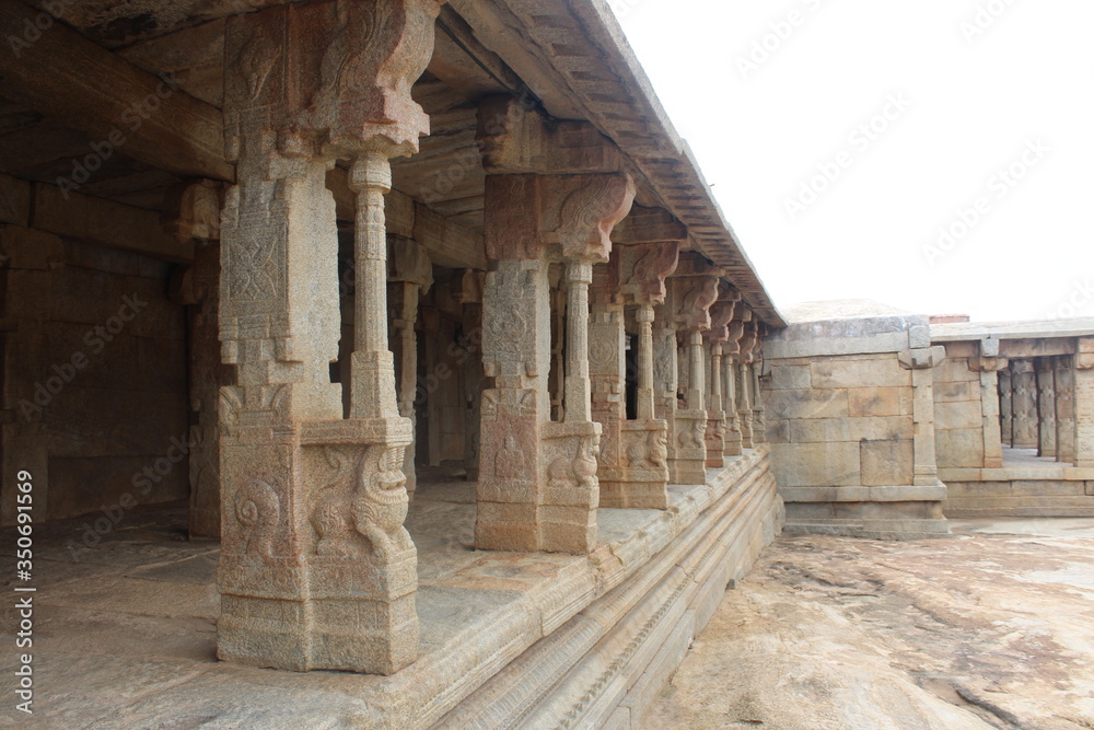 pillars temple ancient sculpture stone 