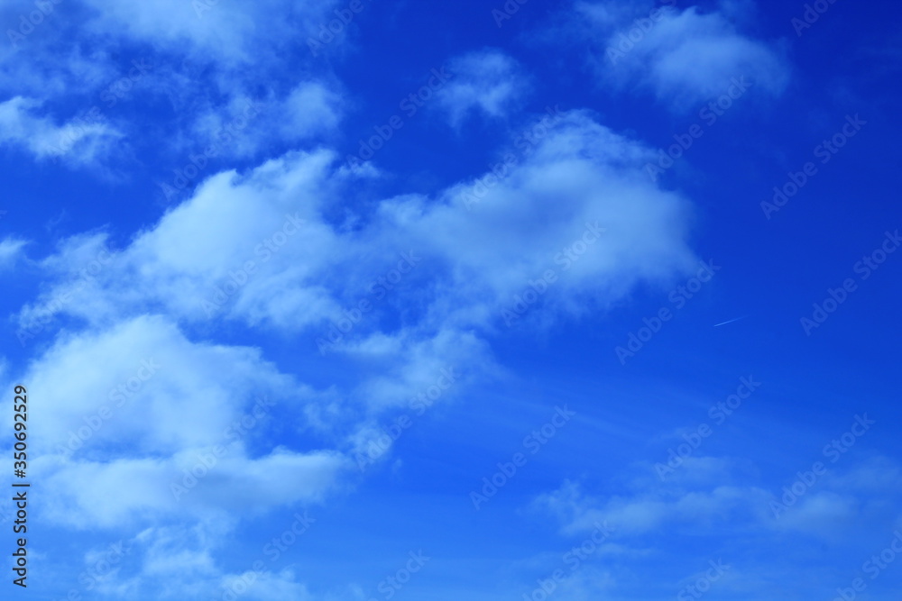 Fototapeta premium Błękitne niebo.