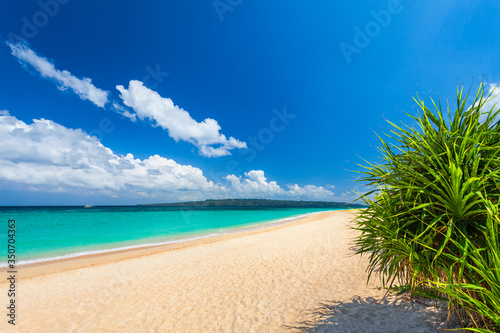 Fototapeta Naklejka Na Ścianę i Meble -  White sand beach Boracay island, Philippines