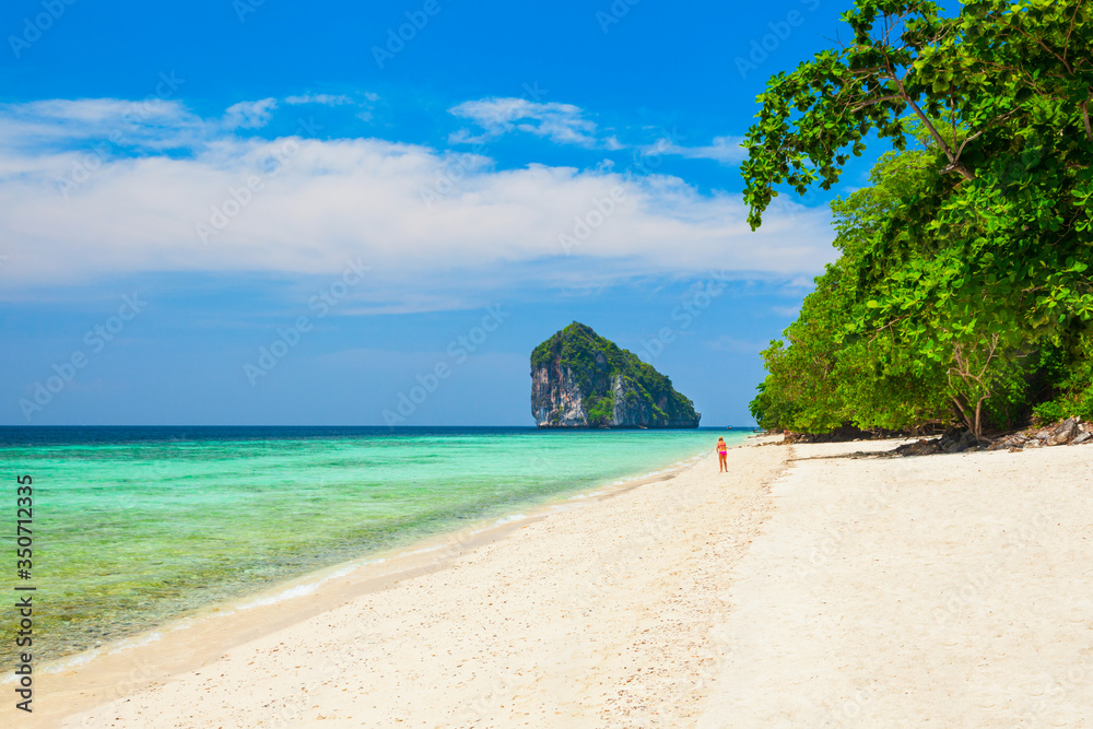 Fototapeta premium Clear water beach in Thailand