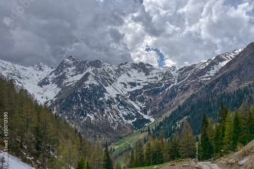 Osttirol, Innervillgraten, Deferegger Alpen, Villgrater Berge, Bergbauernhof, Landwirtschaft, Straße, Alm, Berg, Gipfel, Tal, Lienz, Riepenspitze, Schnee, blühen, wachsen, Schneeschmelze, Frühling, Fr photo