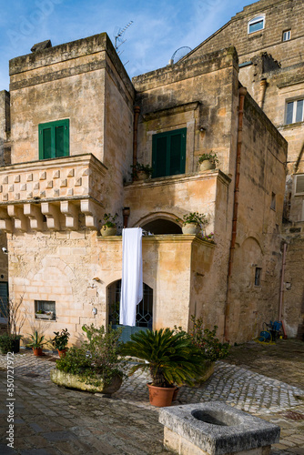 Fototapeta Naklejka Na Ścianę i Meble -  Vista panorámica de la antigua ciudad paleolítica de Matera, Sassi di Matera, Basilicata, sur de Italia
