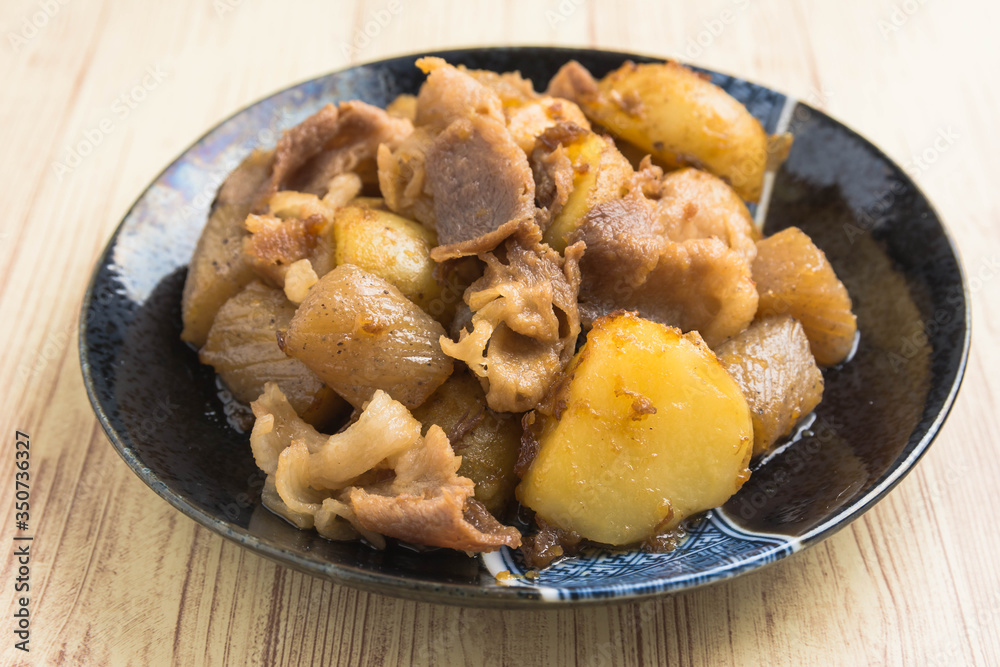 豚肉とジャガイモの炒め物