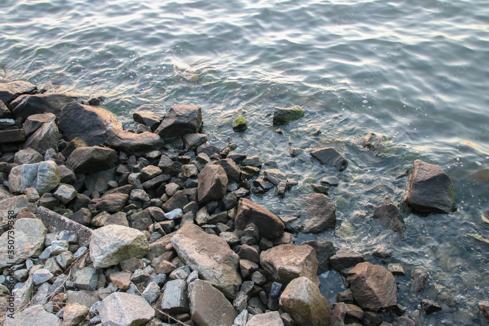 Obraz premium rocks on the beach