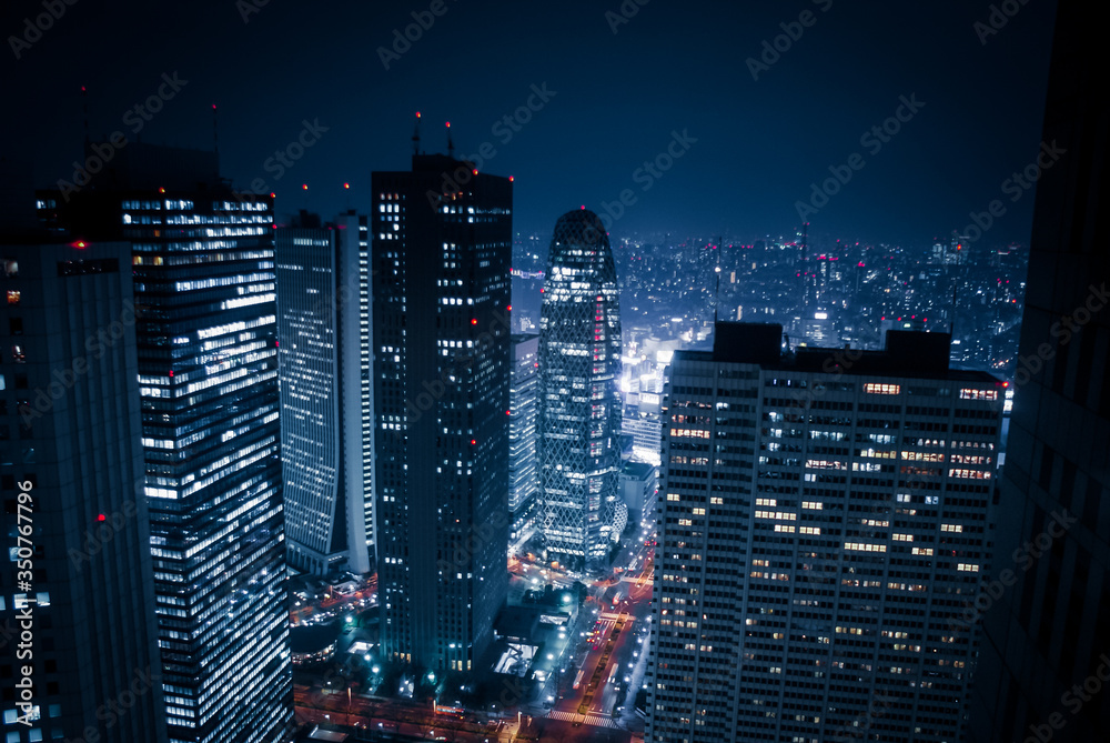 東京都庁から見える高層ビル群の夜景