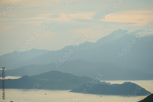 Fototapeta Naklejka Na Ścianę i Meble -  ヴィクトリア・ピークから見える香港の夕景