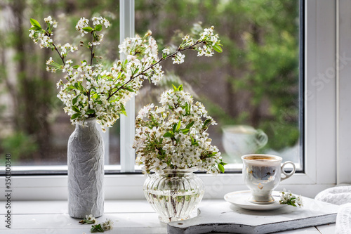 Image with a bouquet on the windowsill.
