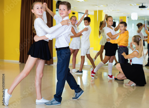 Fototapeta Naklejka Na Ścianę i Meble -  Little boys and girls having dancing class in classroom