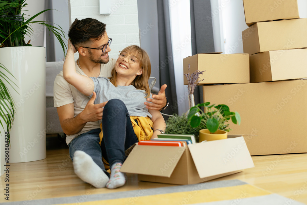 Boyfriend and girlfriend are moving in a apartment. Boyfriend and girlfriend are unpacking their belongins.
Boyfriend and girlfriend are moving in a apartment. Boyfriend and girlfriend are unpacking their belongins.