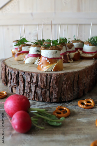 Bayerische Weißwurst-Spieße photo