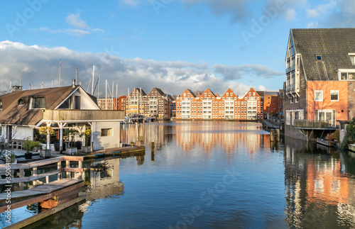 Miasto Hoorn w Holandii Północnej położone nad jeziorem Markermeer.