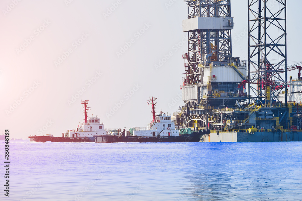 Rig oil drilling Transported from dry dock With tugboats assist for transportation the drilling platform