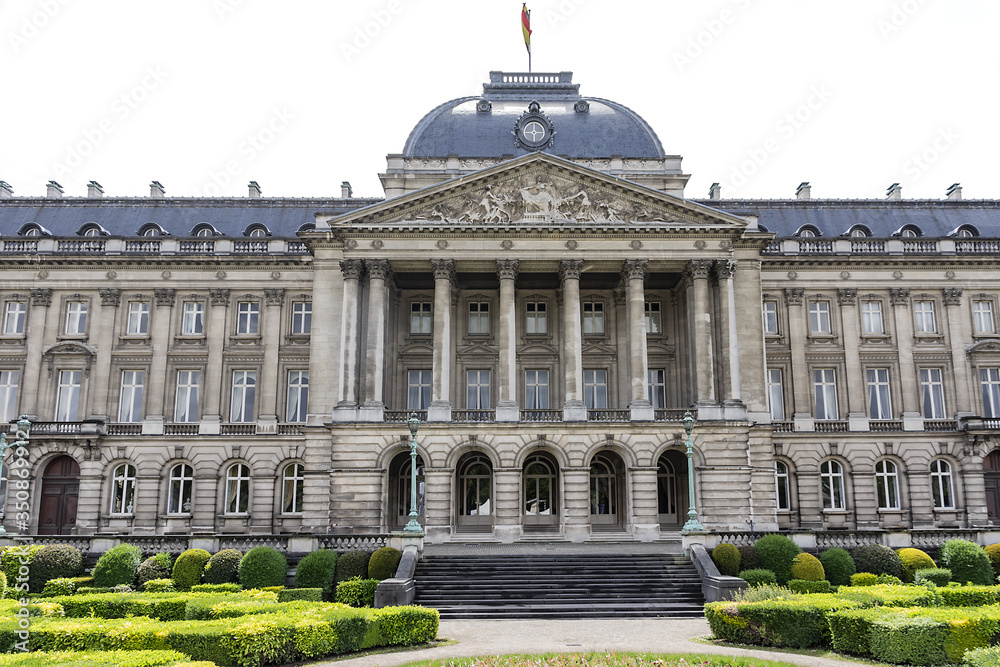 Obraz premium Royal Palace of Brussels (Palais Royal de Bruxelles, 1783 - 1934) - official palace of King and Queen of Belgians in centre of nation's capital Brussels, Belgium. 