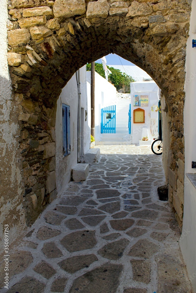 Naklejka premium Greece, Antiparos island, 'Kamara', the entrance to the old Venetian castle of Antiparos.
