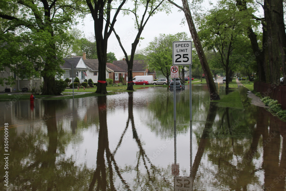 Flooded Algonquin Road in Des Plaines, Illinois with a minivan in the water in the distance Flooded Algonquin Road in Des Plaines, Illinois with a minivan in the water in the distance