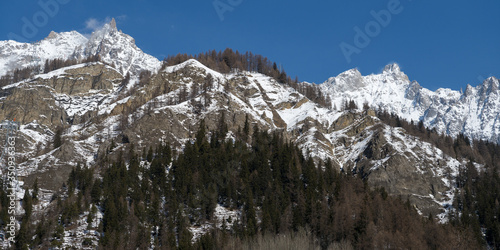 Snowcapped mountain range, Alpine Resort, Aosta Valley, Courmayeur, Northern Italy, Italy © klevit