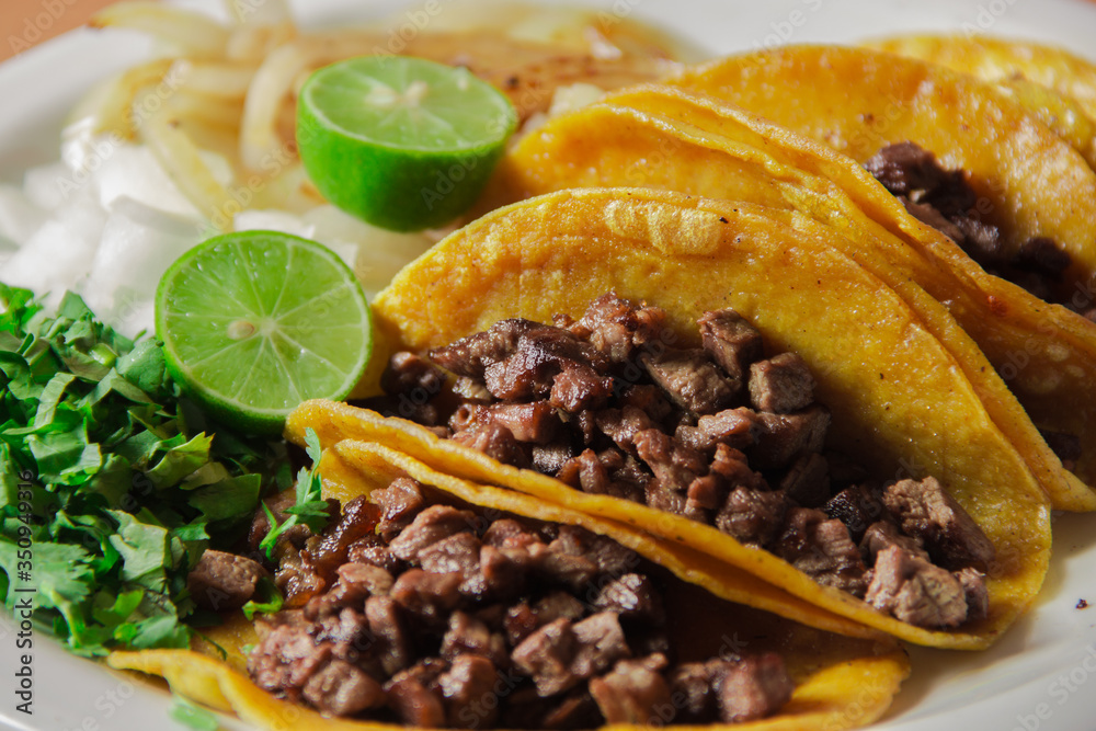 Orden de tacos de bistec con cebolla Stock Photo Adobe Stock