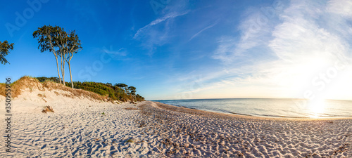 Fototapeta Naklejka Na Ścianę i Meble -  Quiet beach on the Baltic Sea in northern Germany
