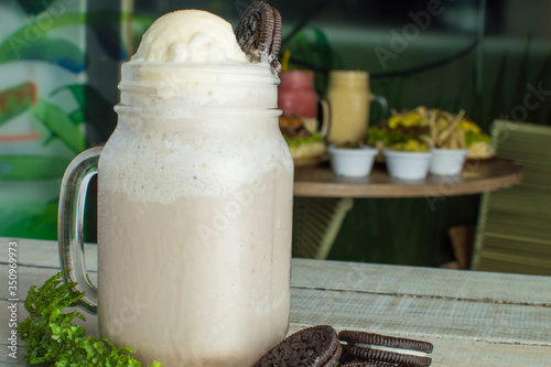 batido natural con helado y oreo photo