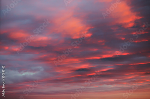 Orange and pink sky background at sunset © yta