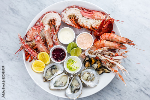 Принти на полотні Mixed seafood platter of oysters, lobster and king prawns
