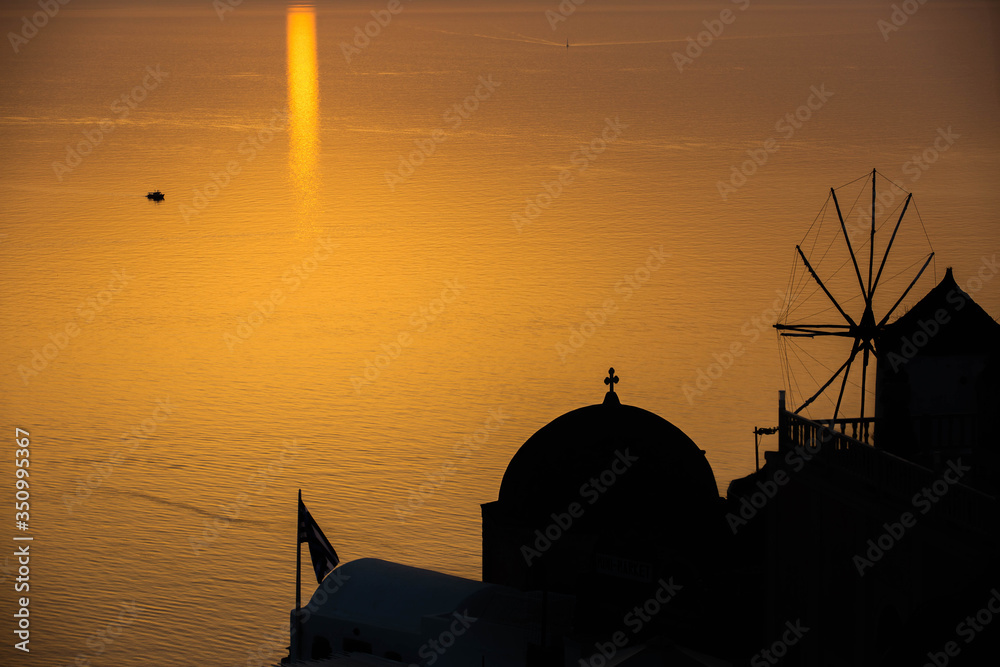 Obraz premium silhouette of church in santorini, greece