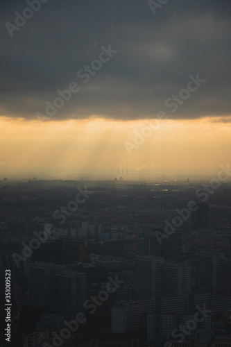 Fototapeta Naklejka Na Ścianę i Meble -  sunset clouds over city