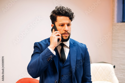 joven emprendedor hablando por teléfono recibiendo malas noticias photo