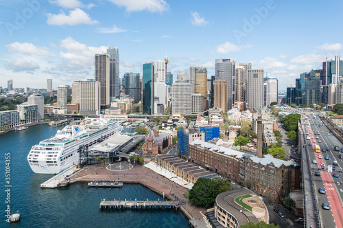 Sydney Harbor © Simon