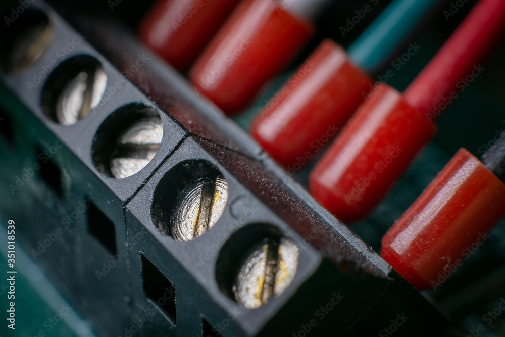 Naklejka premium Close up of screws and red cables