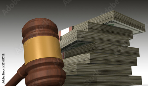 Richterhammer vor Geldstapel 