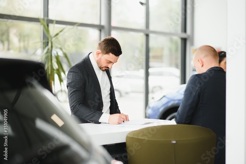 The seller and the buyer in the auto show