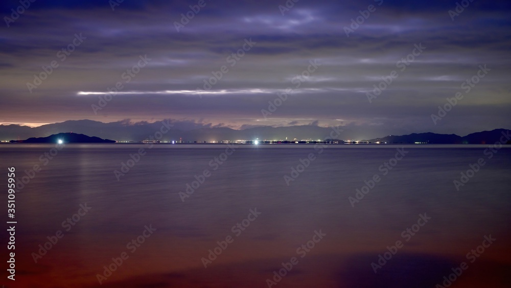 夜明け前の琵琶湖の情景＠滋賀