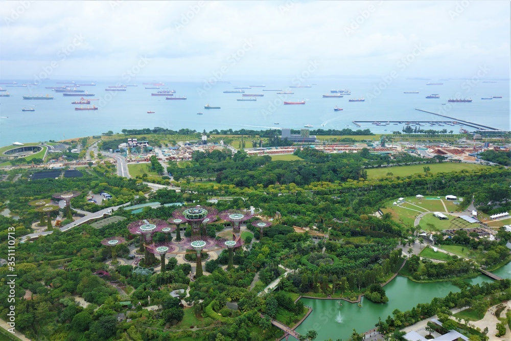 Fototapeta premium シンガポール 上空からのガーデンバイザベイ